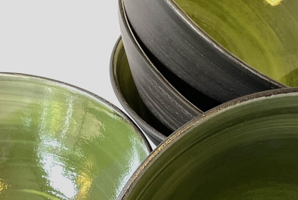 green-bowls-for-card